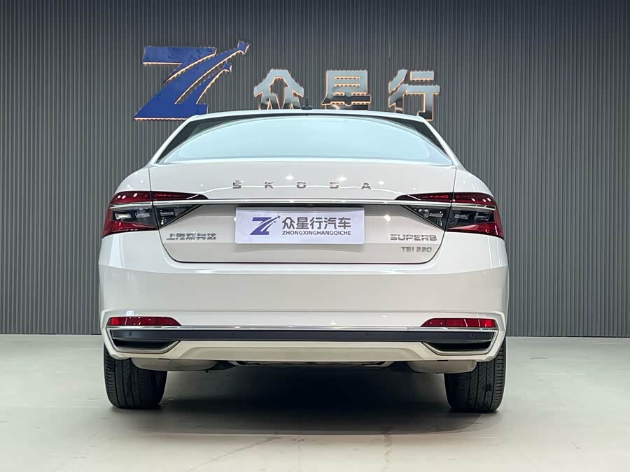 Skoda Superb 2020 car image #22