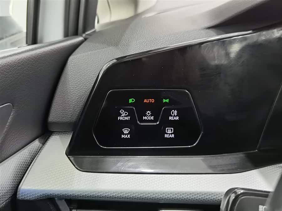 Volkswagen Golf 2021 car image #22