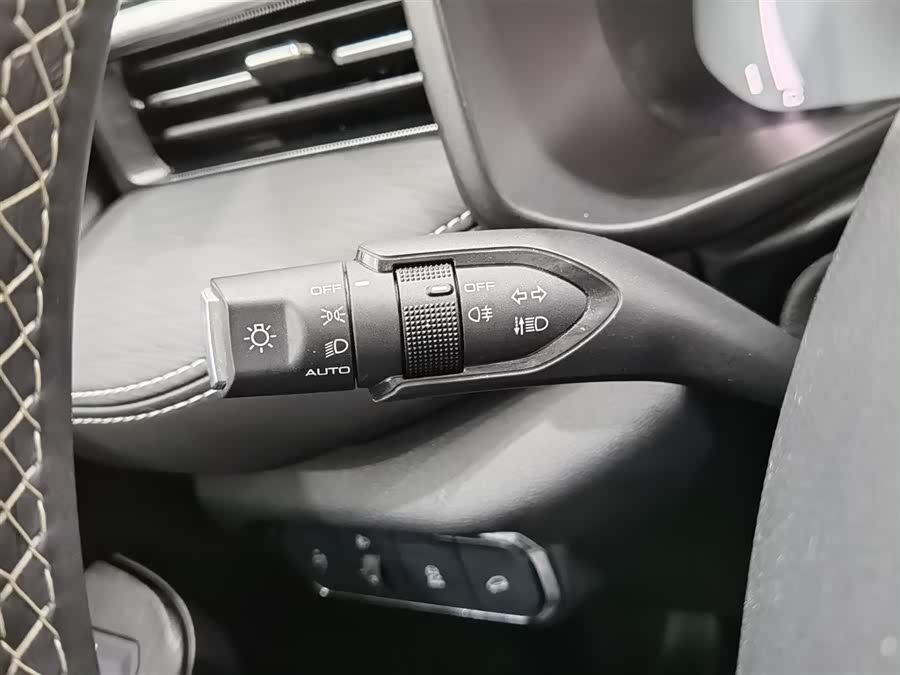 Haval Jolion 2021 #22 Haval Jolion 2021 car image #22