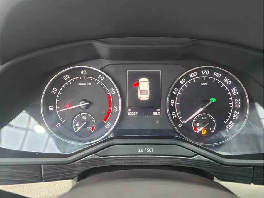 Skoda Superb 2016 car image #22
