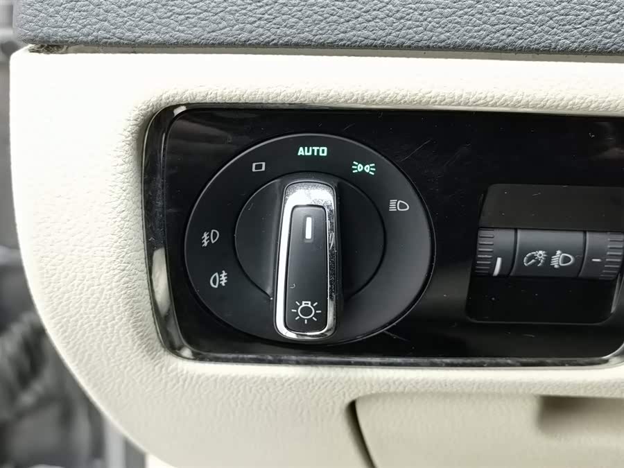 Skoda Superb 2011 imagem de carro #22