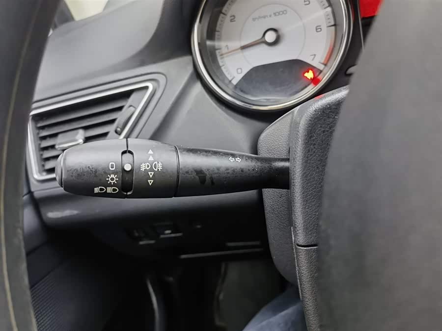 Peugeot 308 2015 car image #22