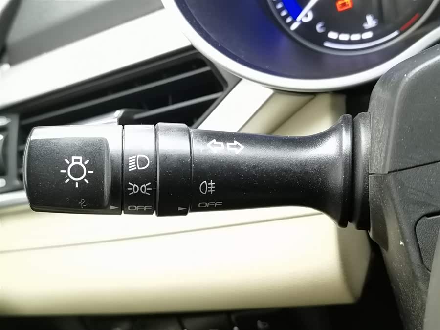 GEELY Emgrand 2018 car image #22