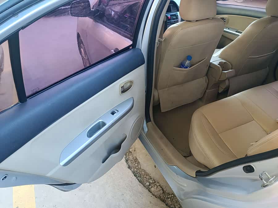 Great Wall C30 2012 car image #22