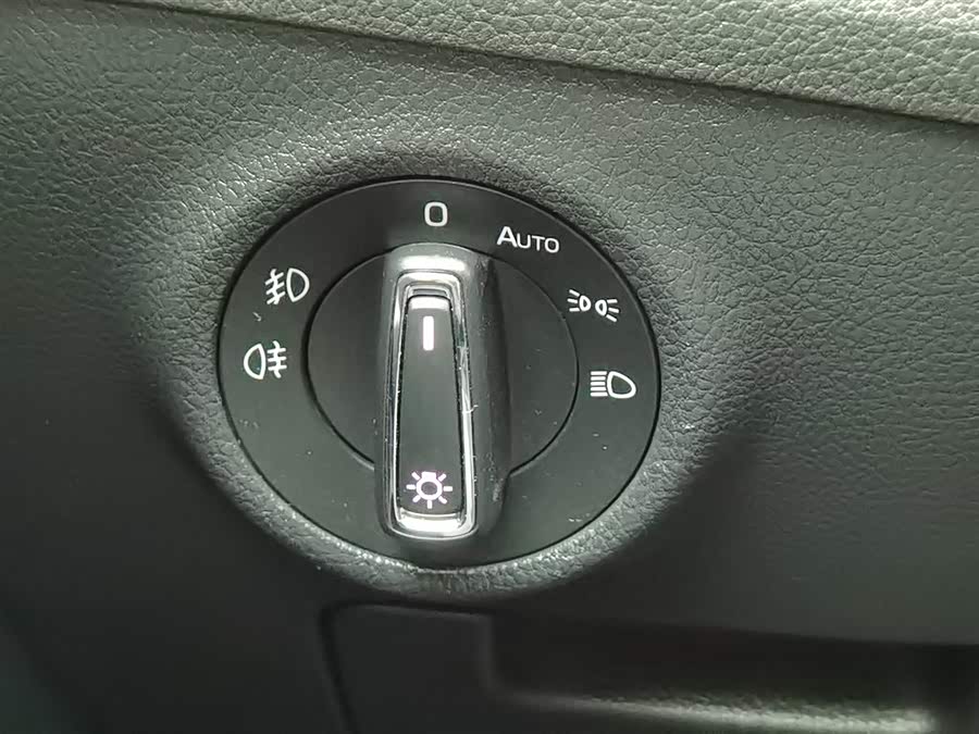Skoda Superb 2018 car image #22