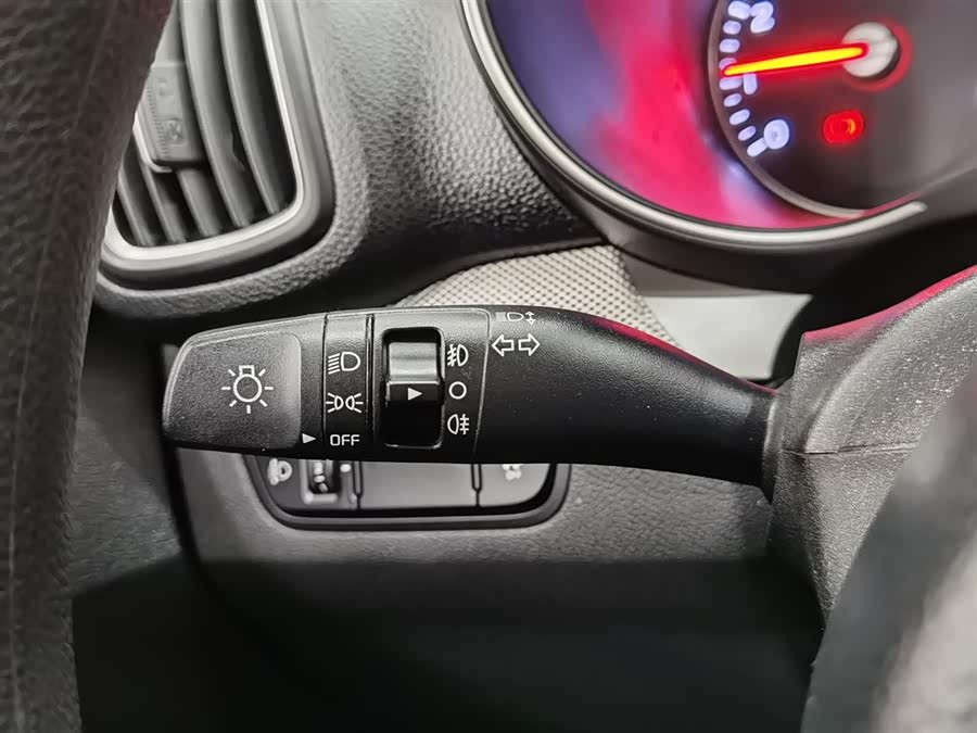 Kia Stonic 2016 car image #22