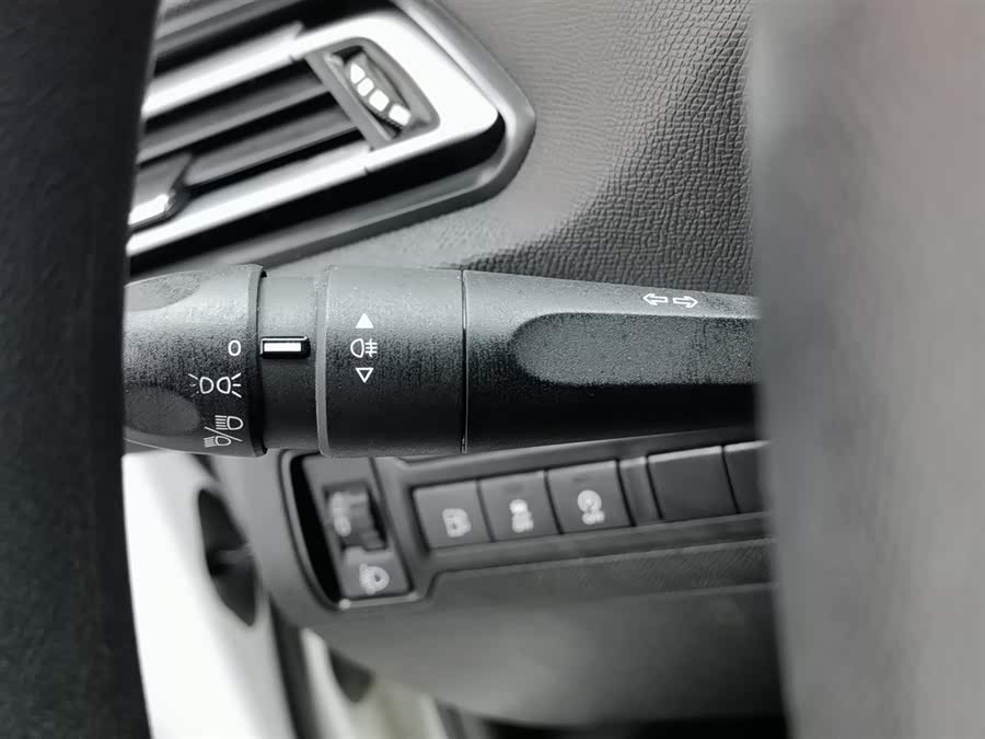 Peugeot 308 2017 car image #22