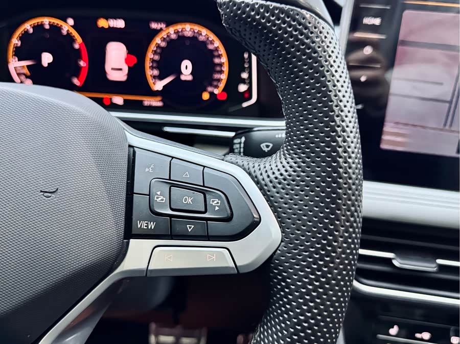 Volkswagen Tiguan L 2023 car image #22