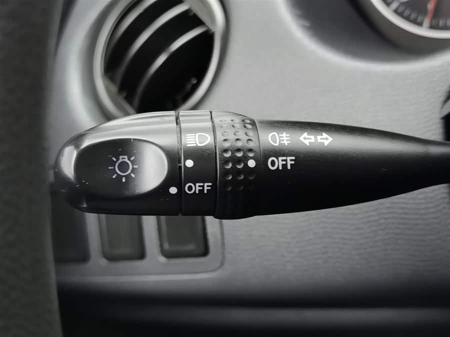 Suzuki Swift 2015 car image #22