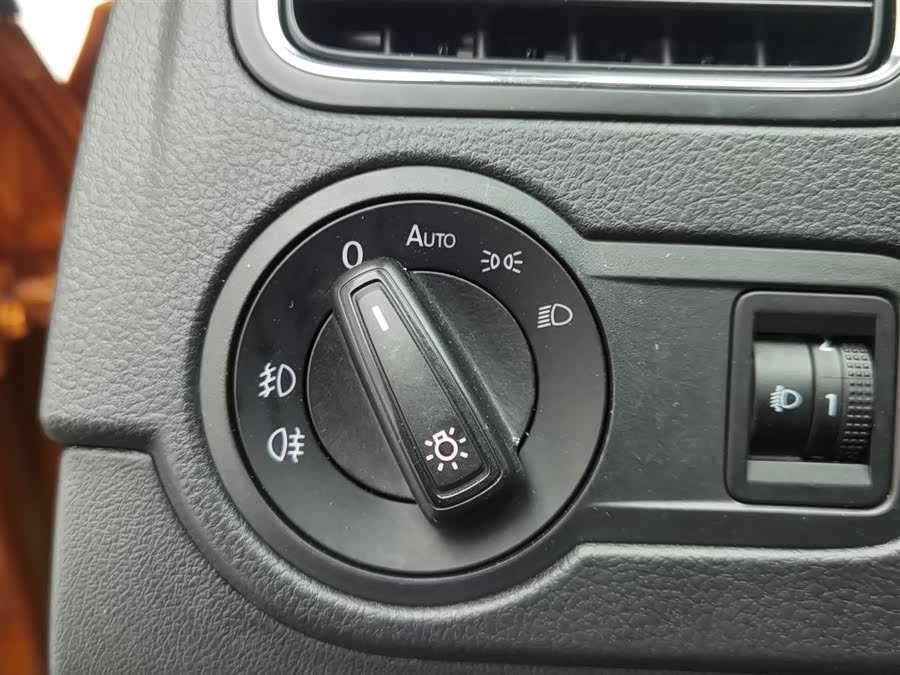 Volkswagen Polo 2019 car image #22
