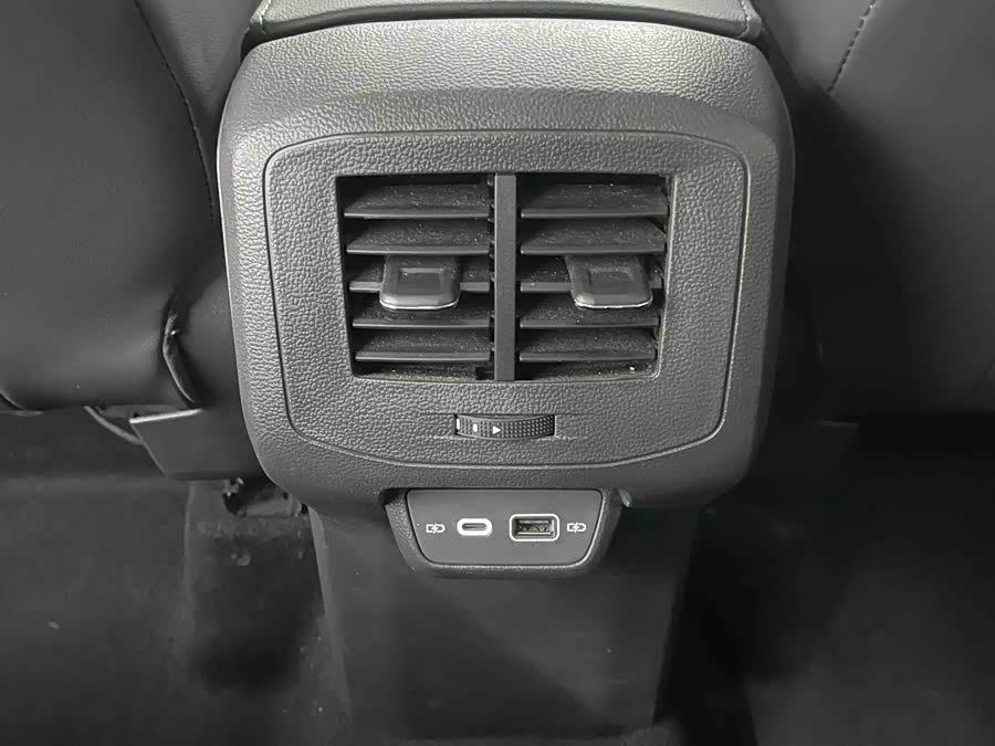 Volkswagen T-Cross 2021 #22 Volkswagen T-Cross 2021 car image #22