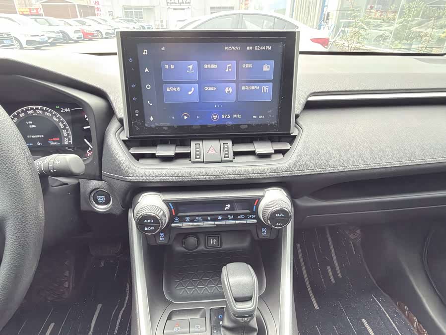 Toyota RAV4 2022 car image #22