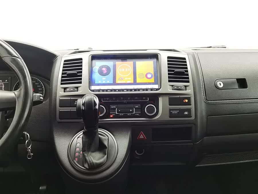 Volkswagen Caravelle 2016 car image #22