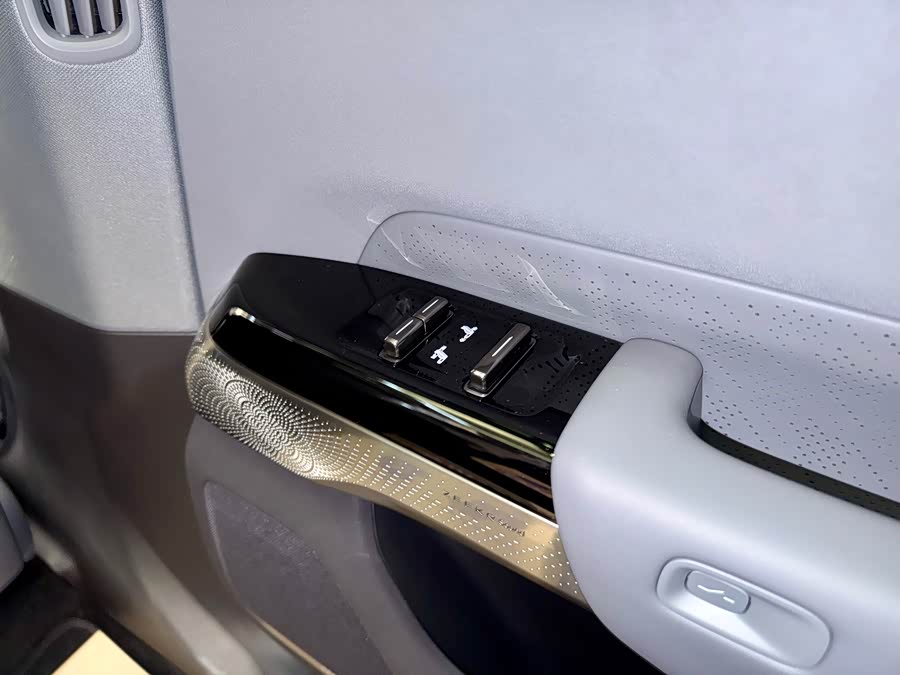Zeekr 7X 2024 car image #22