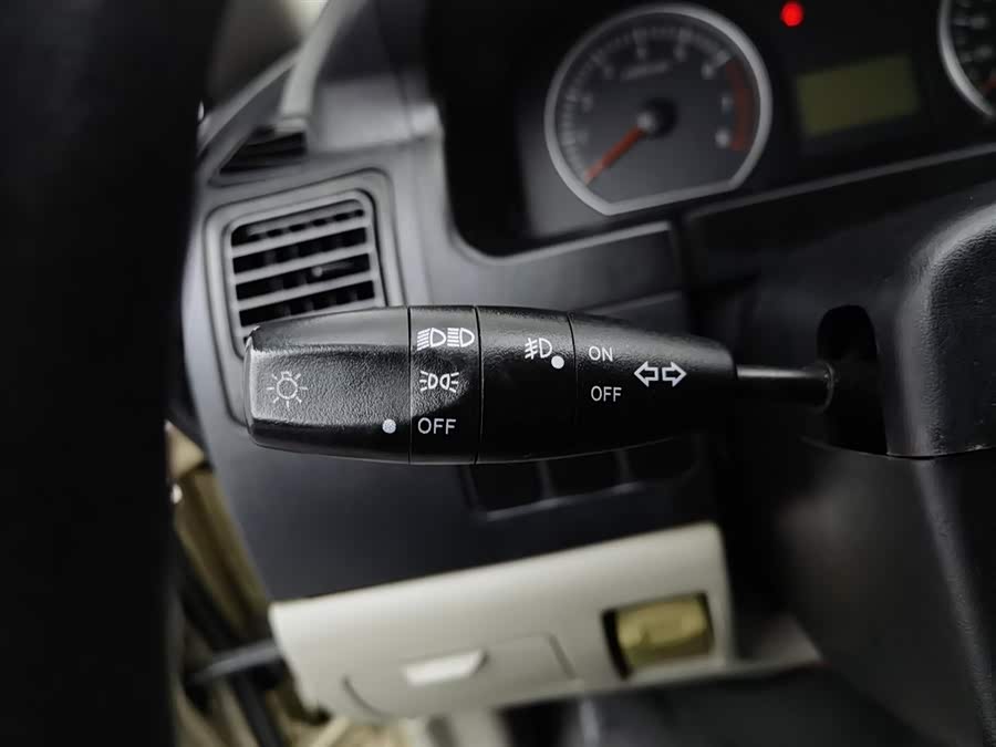 Forthing Lingzhi 2019 #22 Forthing Lingzhi 2019 car image #22