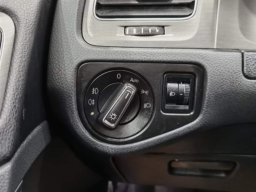 Volkswagen Golf 2016 car image #22