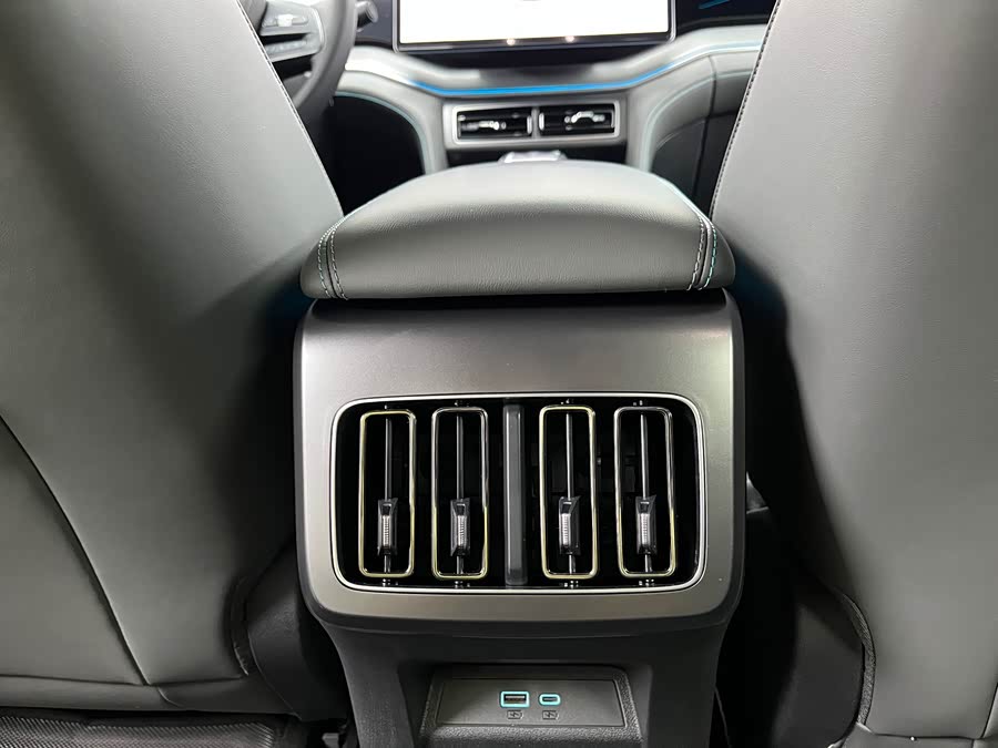 BYD SongL DM-i 2025 car image #22