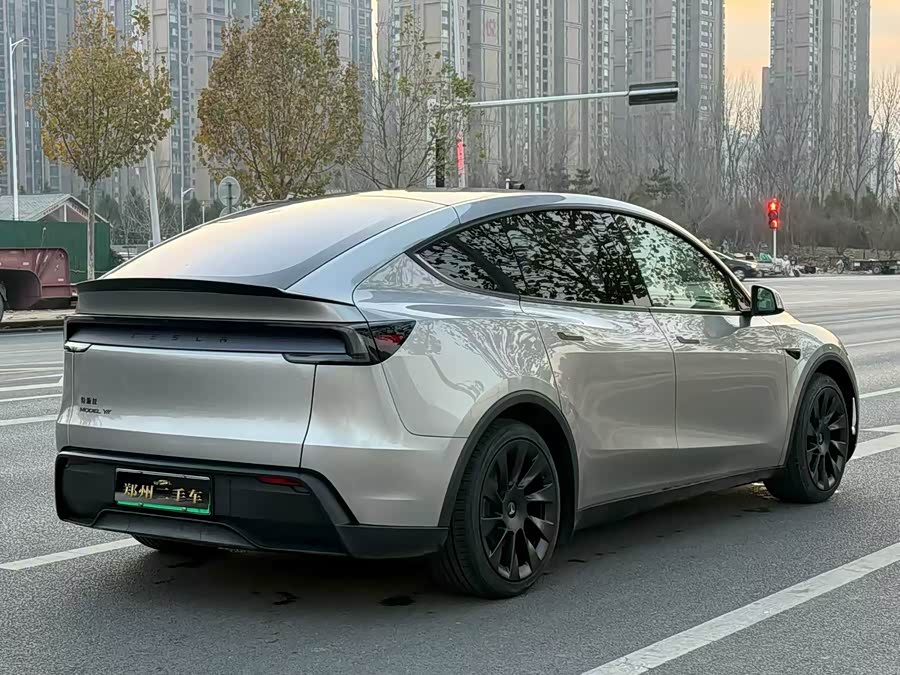特斯拉 Model Y L 2025 汽车图片 #22