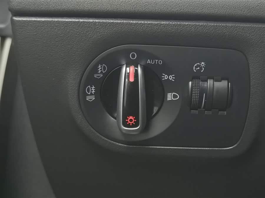 Audi TT 2011 car image #22