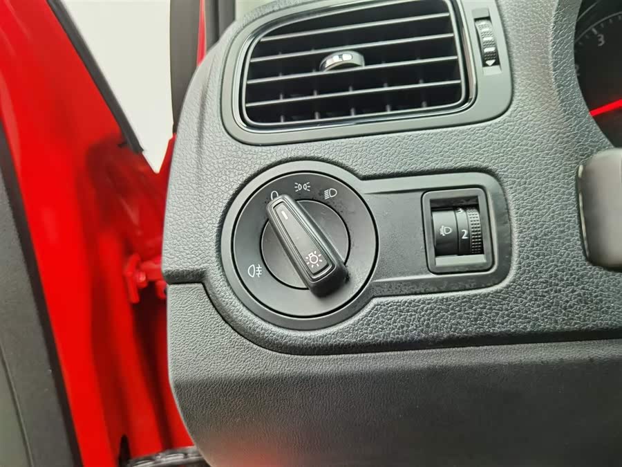 Volkswagen Polo 2017 car image #22