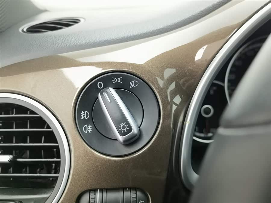 Volkswagen Beetle 2013 car image #22