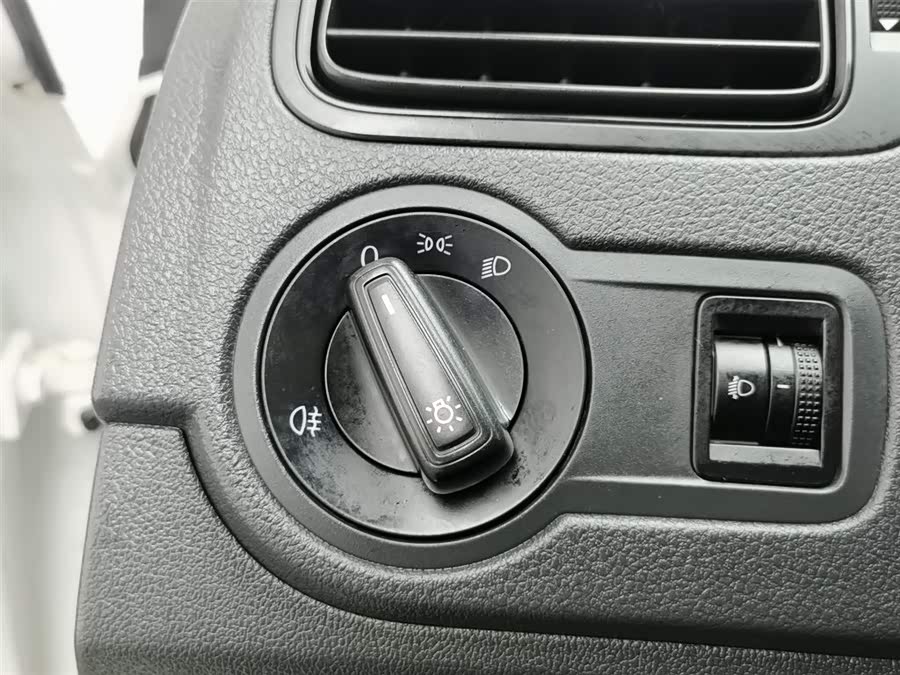 Volkswagen Polo 2014 car image #22