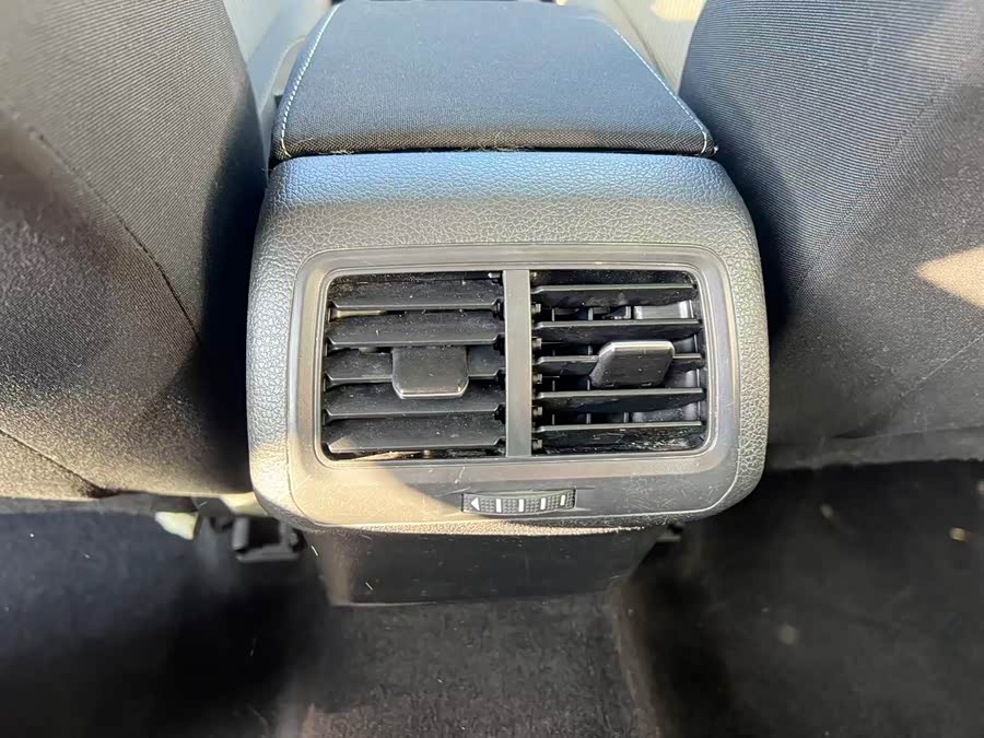 Volkswagen Golf 2017 car image #22