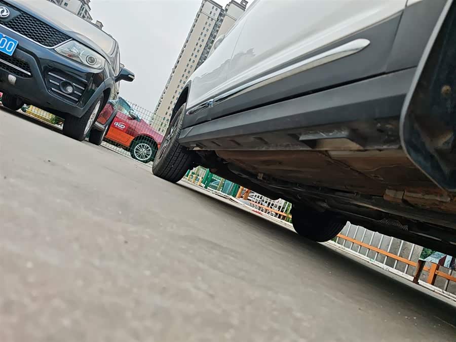 Forthing T5 2022 immagine di auto #22