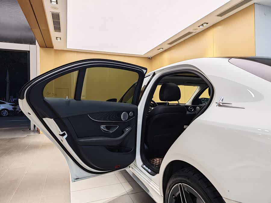 Mercedes-Benz C Class 2020 car image #22