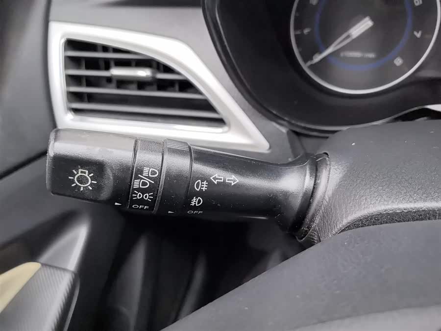 Changan Alsvin V7 2015 car image #22