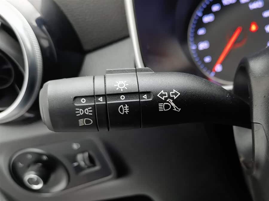 MG ZS 2018 imagen de coche #22