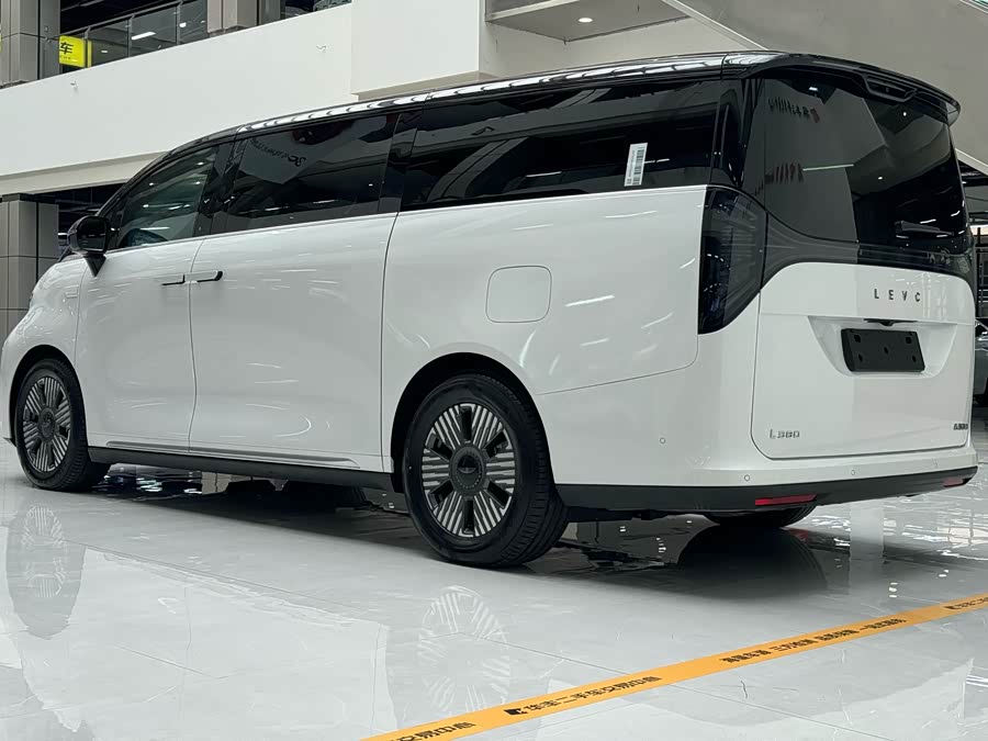 GEELY 2025 #22 GEELY 2025 car image #22