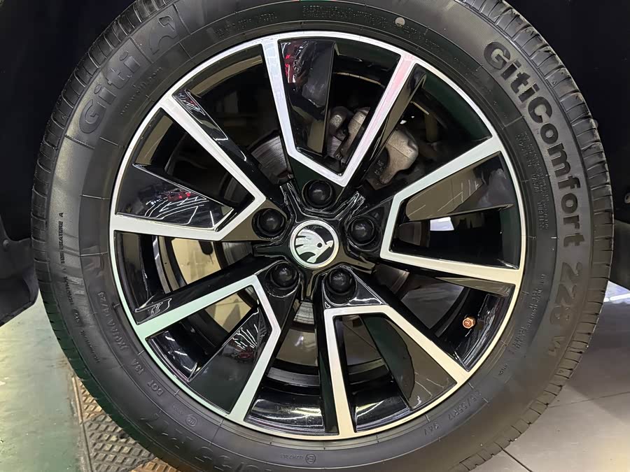 Skoda Karoq 2019 car image #22