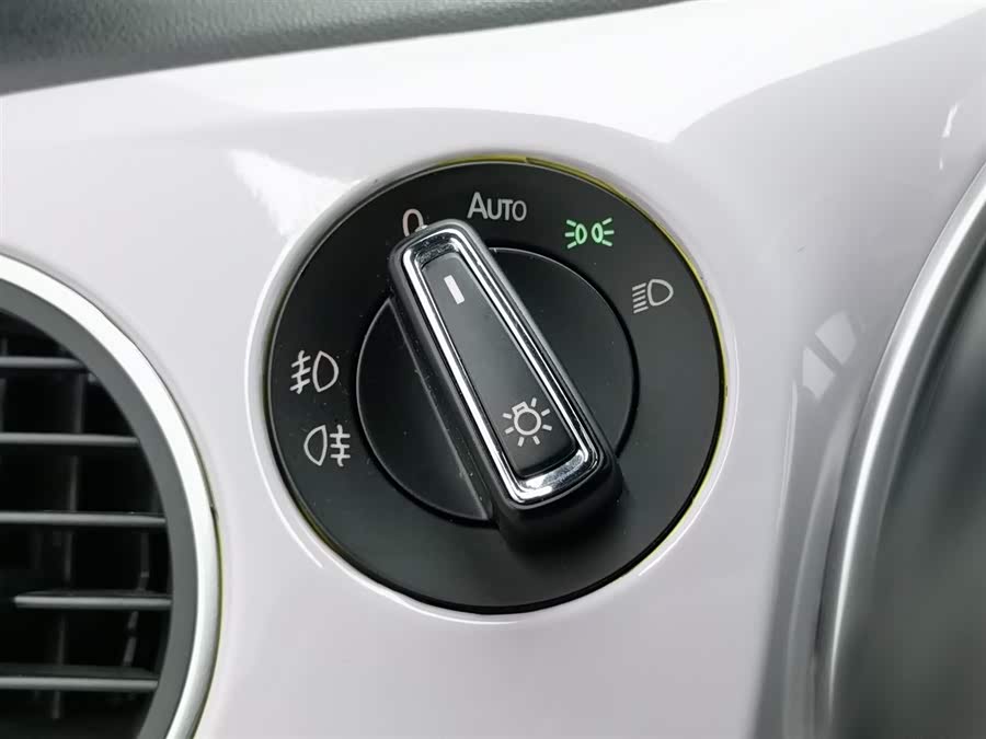 Volkswagen Beetle 2013 car image #22