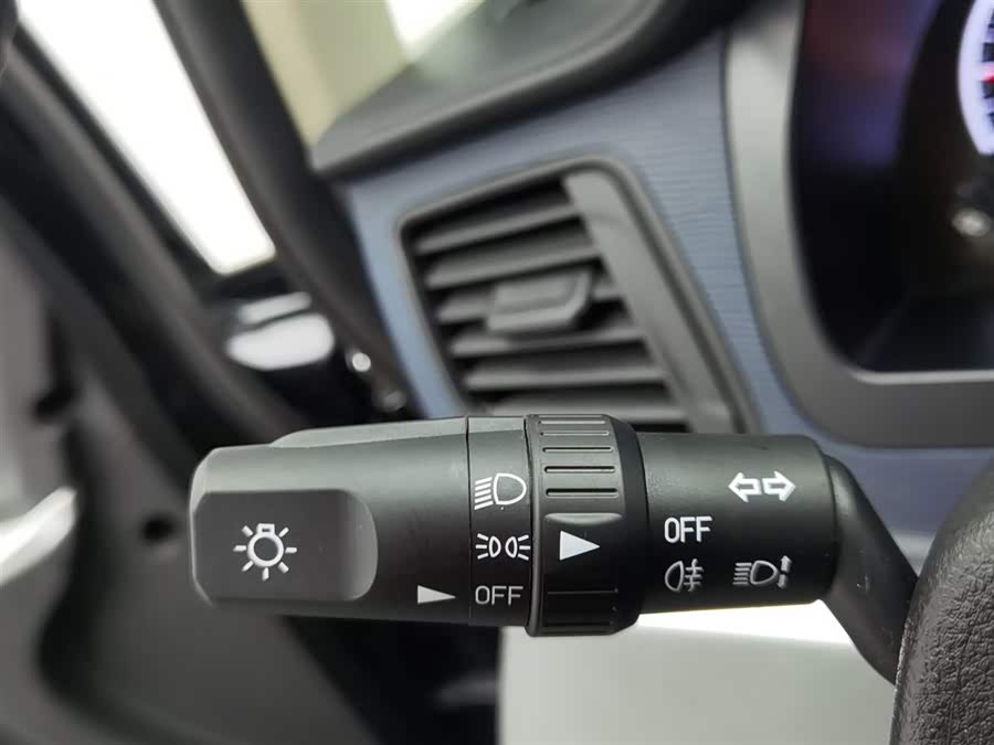 Forthing Lingzhi 2025 #22 Forthing Lingzhi 2025 car image #22