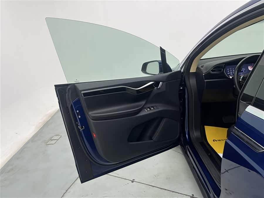 Tesla Model X 2018 car image #22