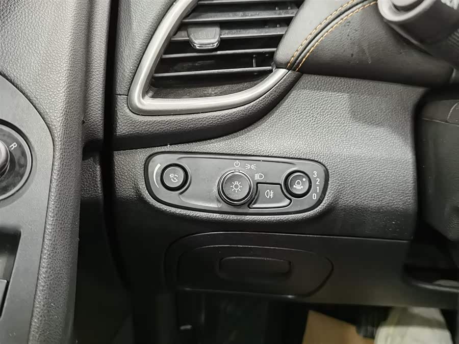 Chevrolet Tracker 2017 car image #22