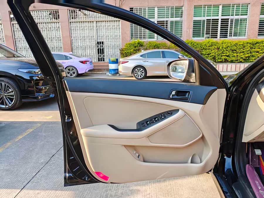 Kia K5 2016 car image #22