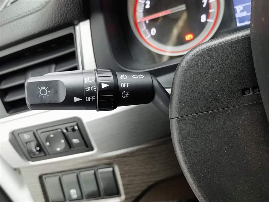 Forthing JOYEAR X5 2017 صورة سيارة #22