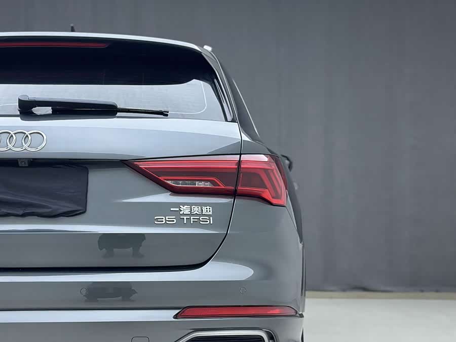Audi Q3 2021 car image #22