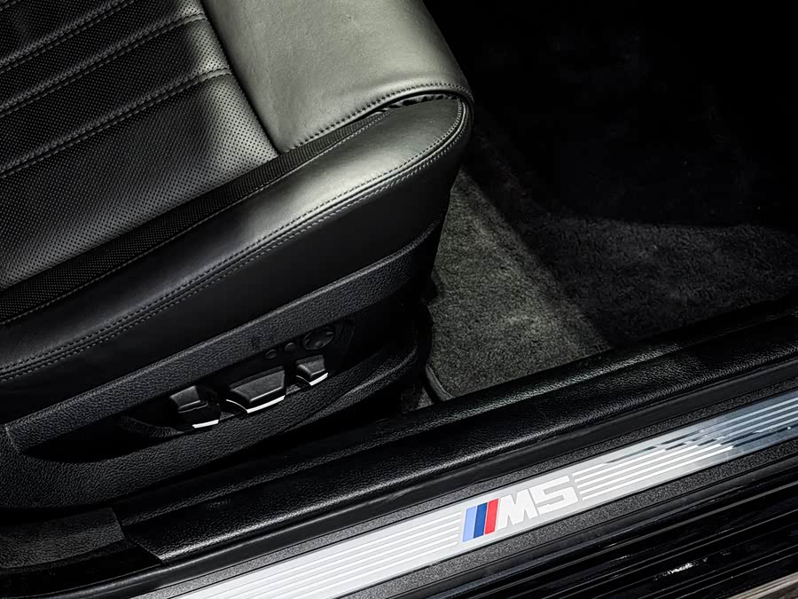 BMW M5 2012 #22 BMW M5 2012 car image #22