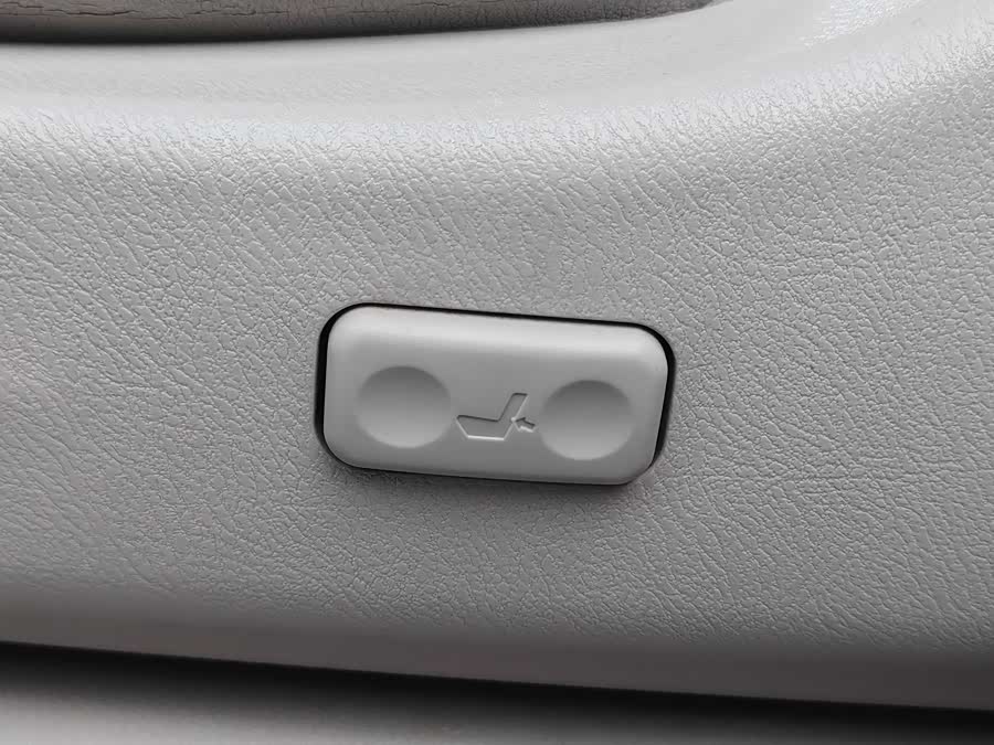 BYD e6 2015 car image #22