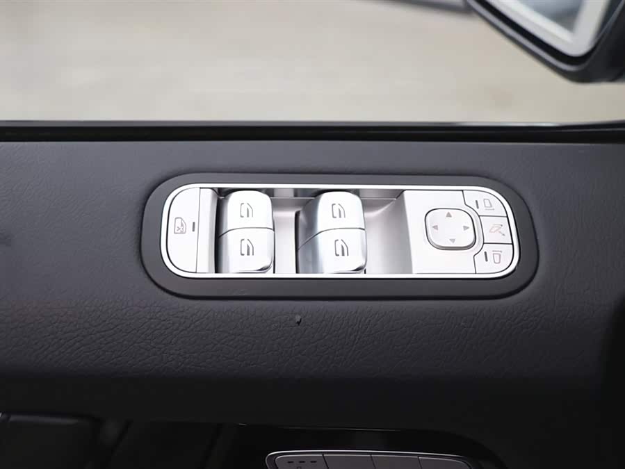 Mercedes-Benz 2025 car image #22