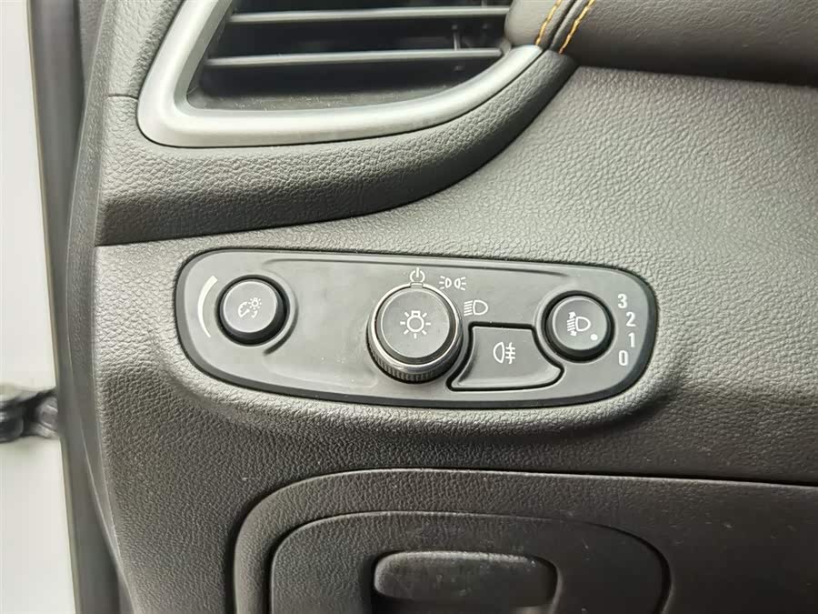 Chevrolet Tracker 2017 car image #22