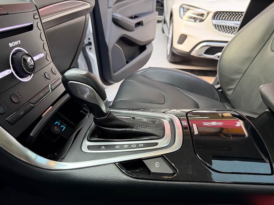 Ford Edge 2018 immagine di auto #22