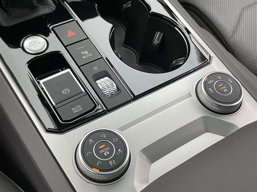 Volkswagen Touareg 2024 car image #22