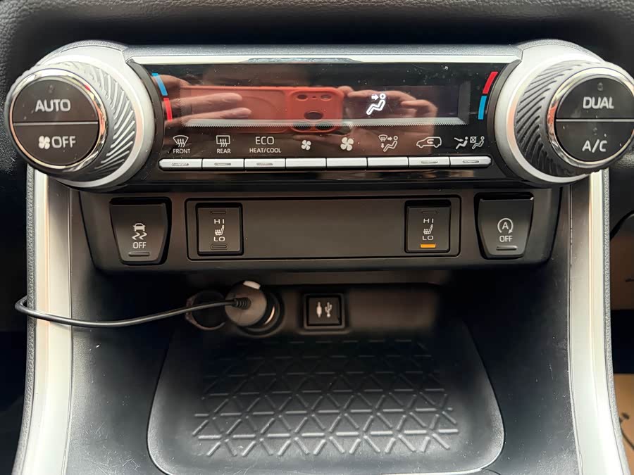 Toyota RAV4 2021 car image #22