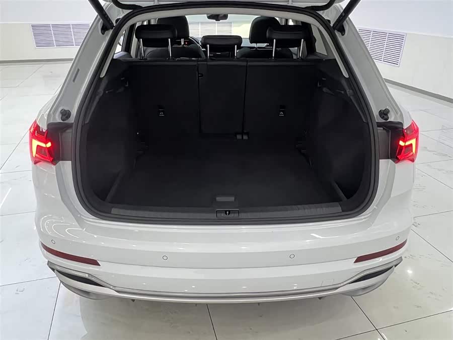 Audi Q3 2021 car image #22