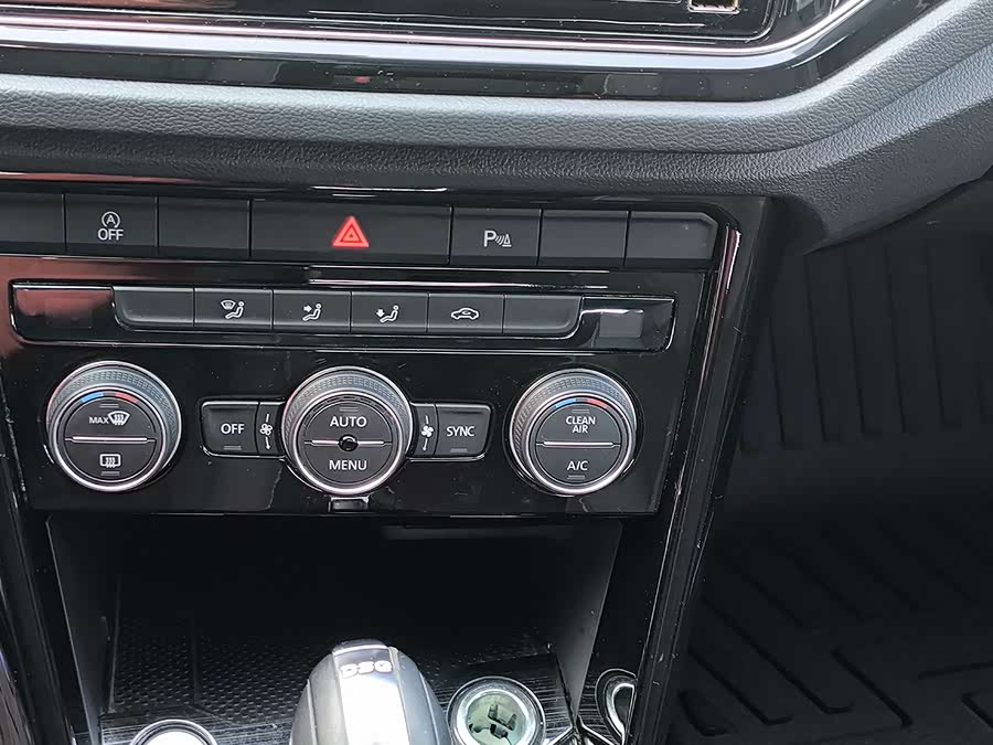 Volkswagen T-Roc 2019 car image #22
