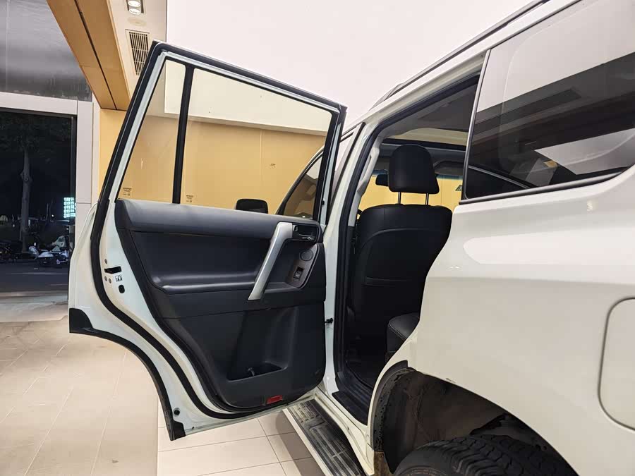 Toyota Land Cruiser Prado 2017 car image #22